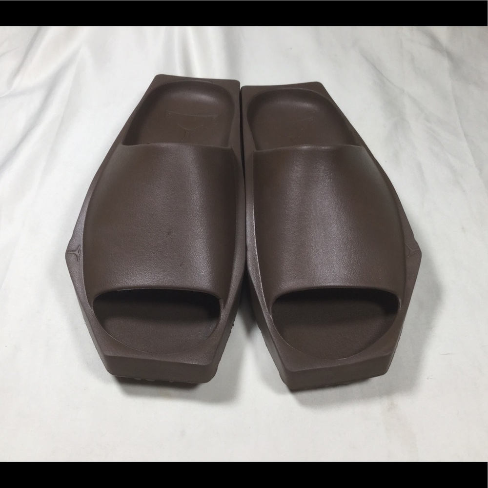 Jordan Brown Hex Slides Sandals - 8